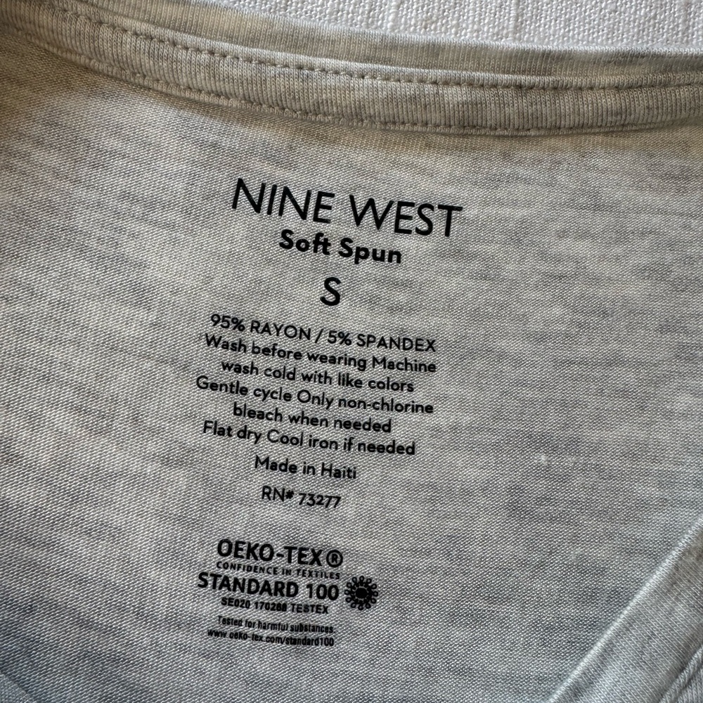Nine West soft spun fabric Short Sleeve Tee in heather Gray NWOT - Picture 2 of 2